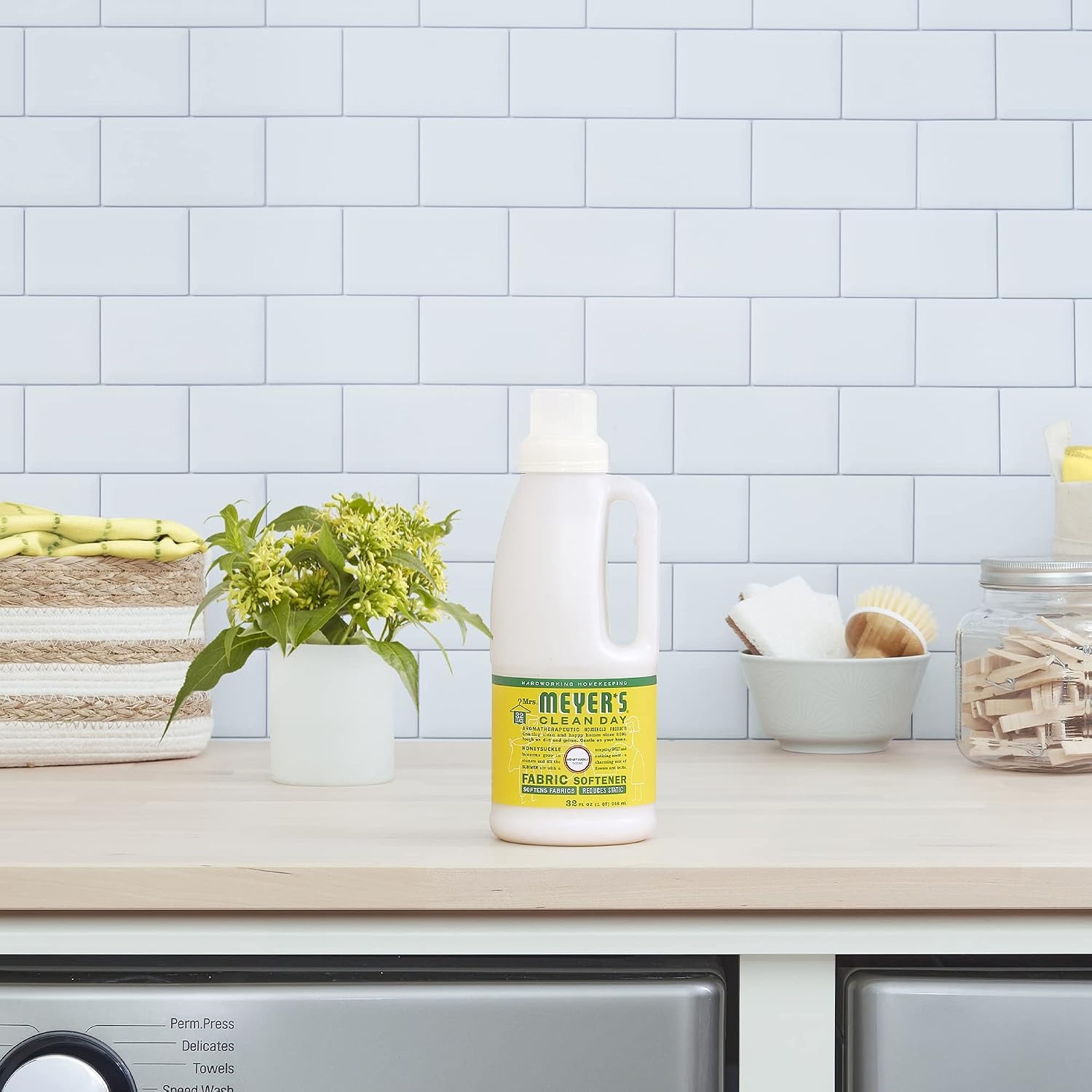 image:imageMRS MEYERS CLEAN DAY Liquid Fabric Softener Honeysuckle 32 fl ozHoneysuckle